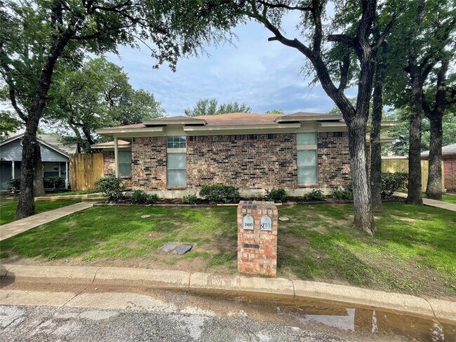 Foto del edificio - 2408 Miguel Ln