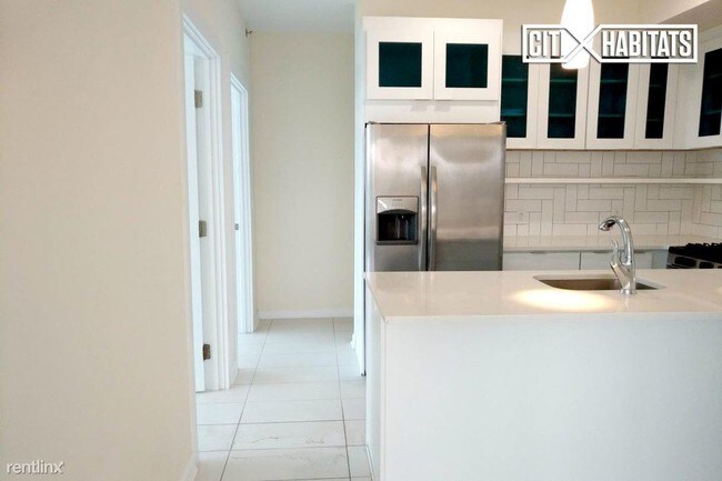 Building Photo - 2 br, 1 bath  - 142 Beach 96th St