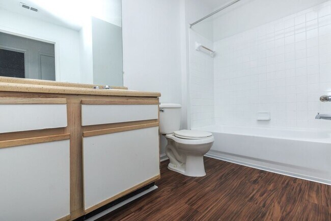 Foto del edificio - 100 Dairy Road - 322