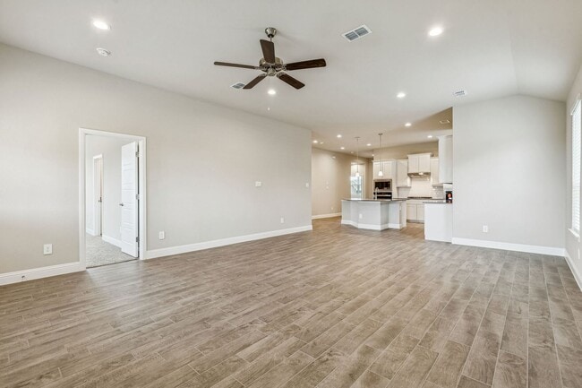 Foto del edificio - Bright, Brand-New Living in Denton’s Eagle Cree