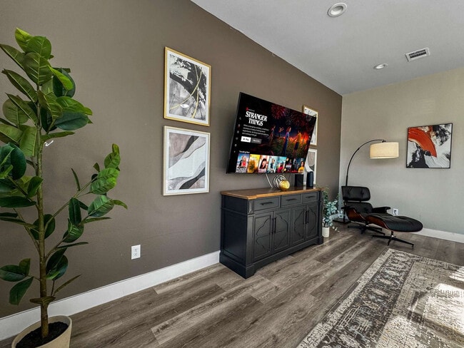 Building Photo - 2414 Pennsylvania Ave