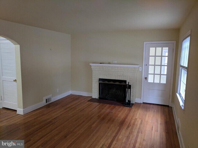 Building Photo - 9408 Flower Ave