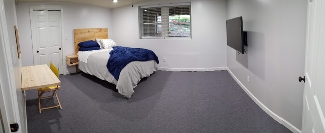 Building Photo - 4015 E Crestview Dr NW