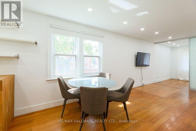 Photo du bâtiment - 2159 Gerrard St E