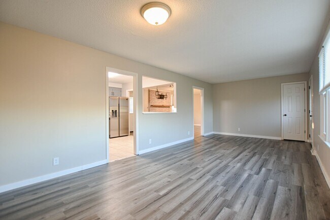 Building Photo - Pet Friendly Three Bedroom with Basement~