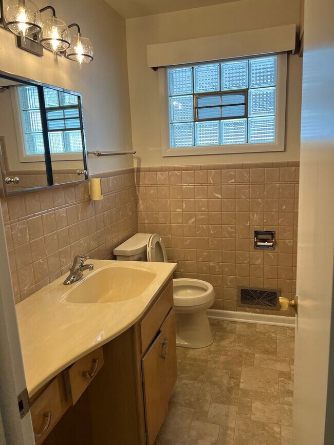 Foto del edificio - Amazing 3 Bedrooms with Rec Room Single Family in an Excellent Neighborhood!