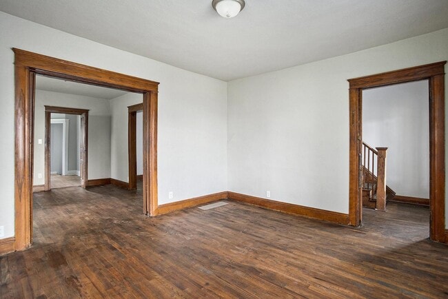 Building Photo - 198 Lathrop Ave