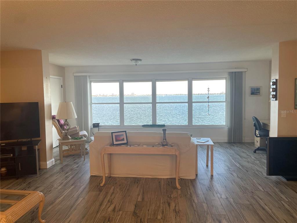 Foto principal - 6020 Shore Blvd S
