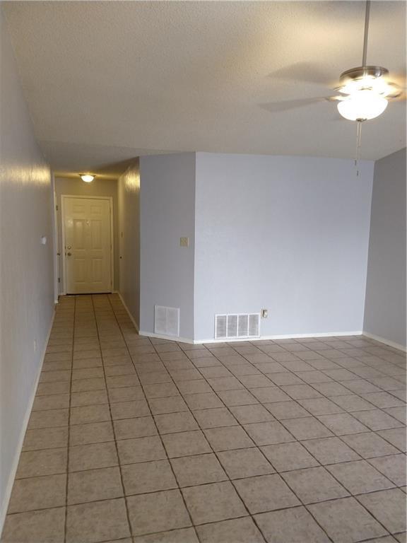 Building Photo - 702 Lasso Dr