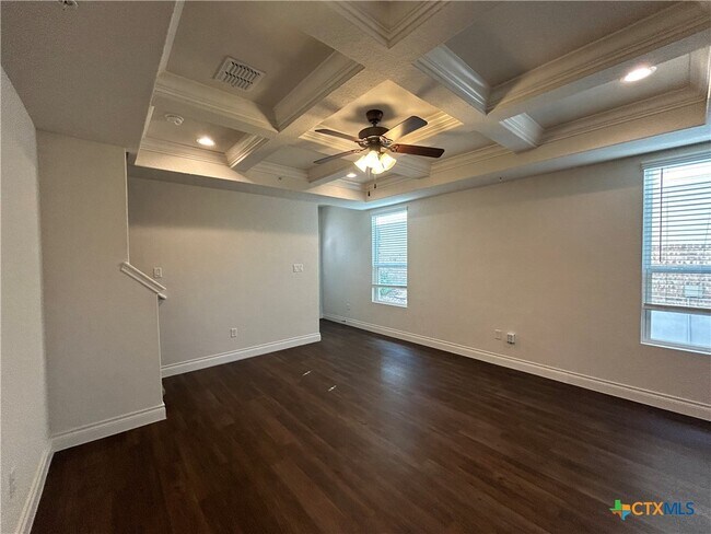 Foto del edificio - 320 Untermaier St