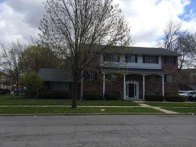 Building Photo - 400 E Downer Pl
