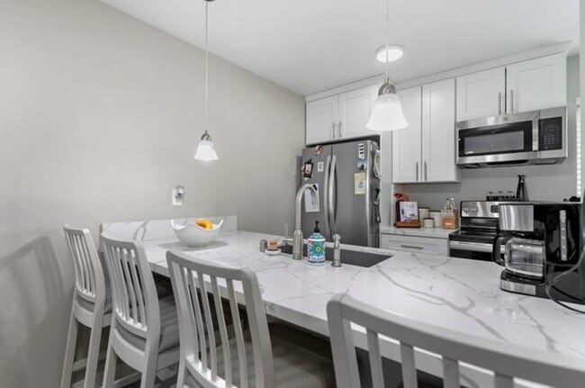 Building Photo - 2 BED/2 BATH CONDO IN THE HEART OF CLAIREMONT