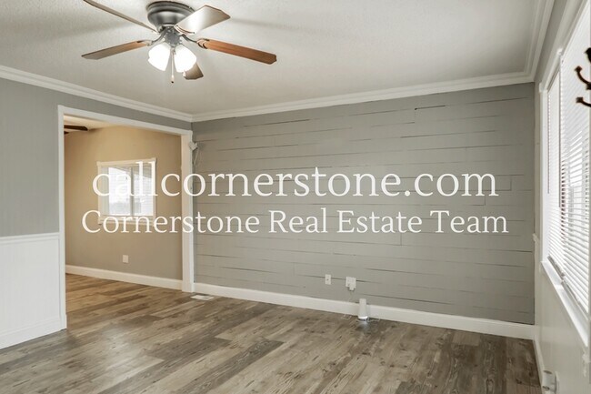 Building Photo - 2525 Nadine Dr