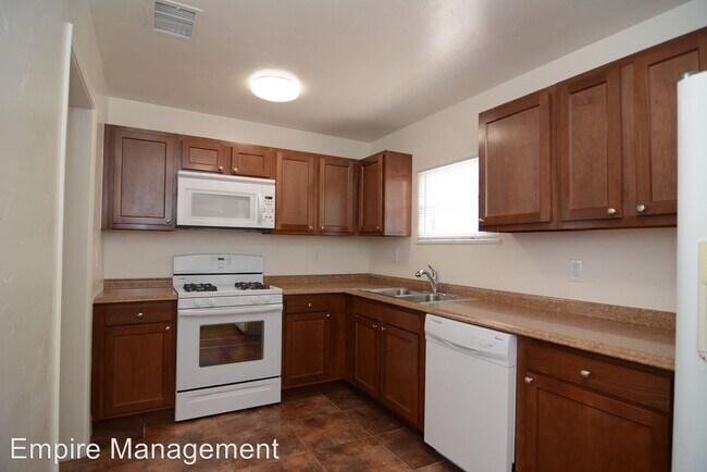 Building Photo - 2 br, 1 bath House - 3958 E. Justin Ln.