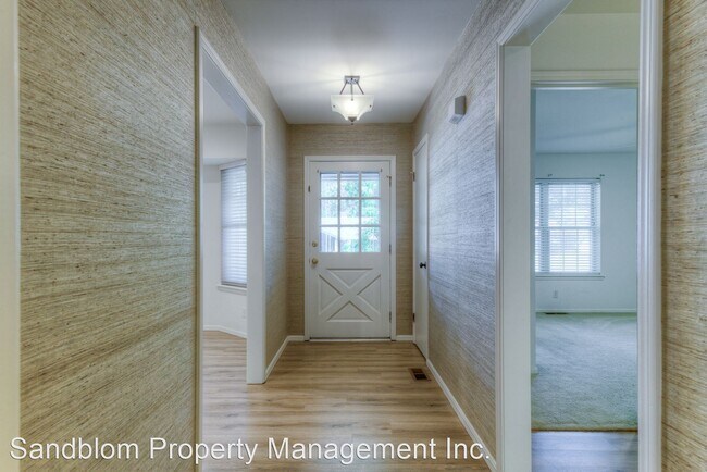 Building Photo - 3 br, 2 bath House - 2918 E 77th Pl S