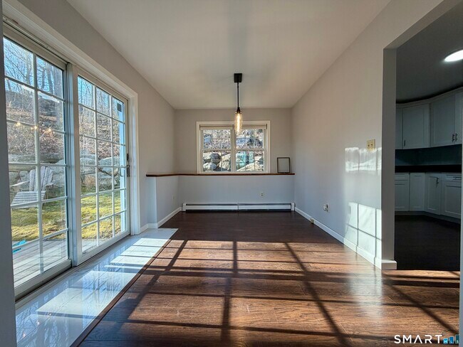 Foto del edificio - 154 E Main St