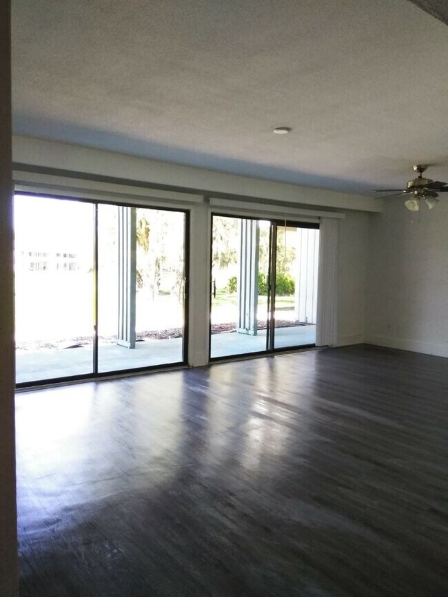 Foto del edificio - One Bedroom, One Bathroom Condo