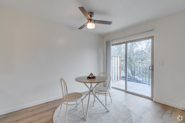 1BR, 1BA - 736SF - Dining Room - West Royal Apartments