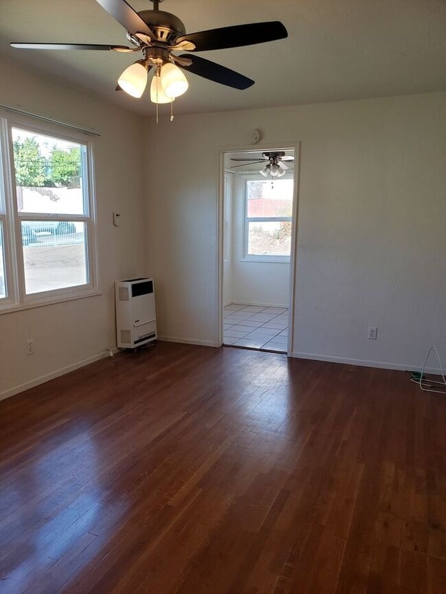 Building Photo - Vintage duplex near La Mesa Village + base...