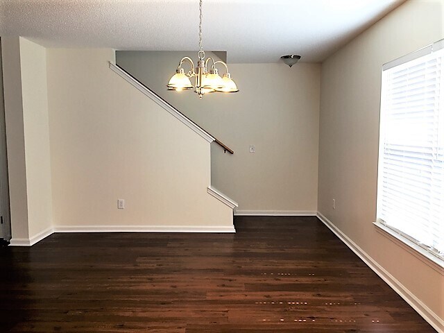 Foto del edificio - 124 Larkspur Drive