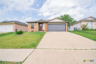 Building Photo - 1213 Fox Creek Dr