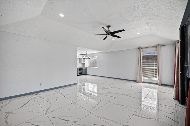 Building Photo - 10911 Pecan Dr