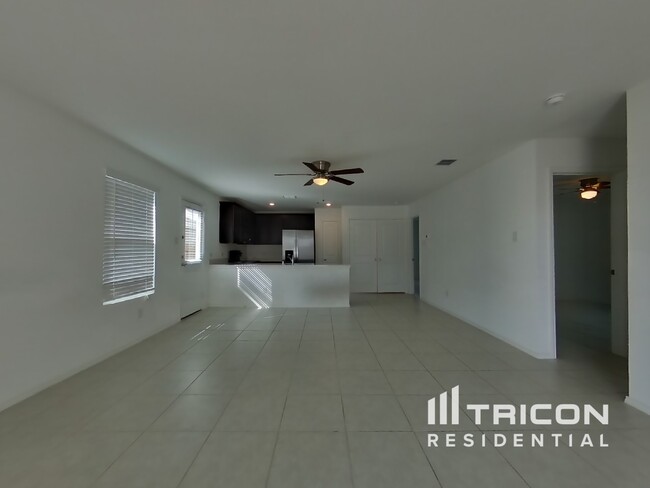 Foto del edificio - 5616 Rockrose Ln