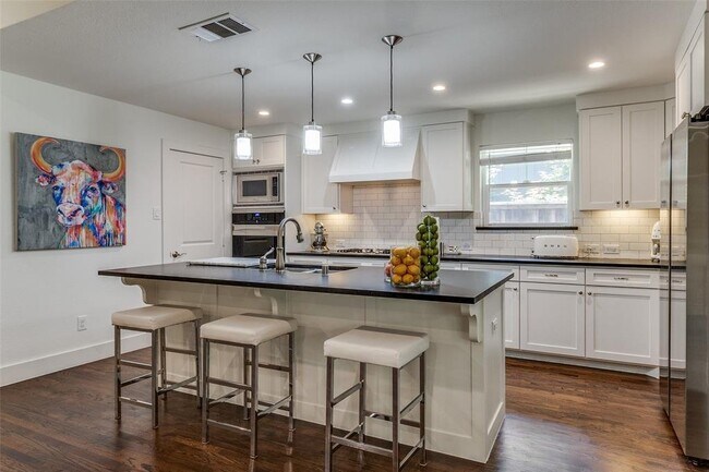 Foto del edificio - 6811 Huff Trail