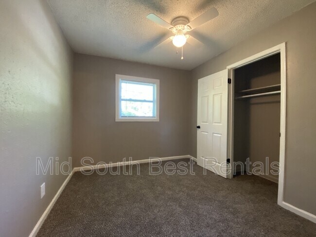 Foto del edificio - 668 Delta Rd