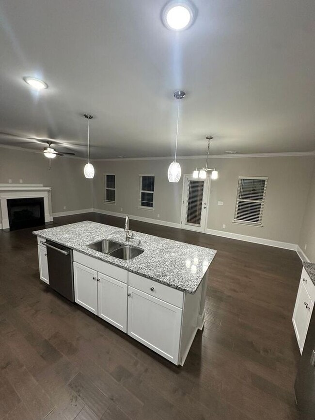 Building Photo - 6027 Villa Ford Ln