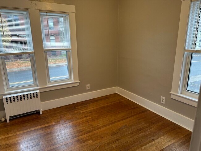 Building Photo - 2311 Main St