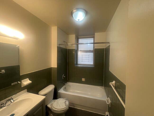 Building Photo - 9 Fabyan Pl