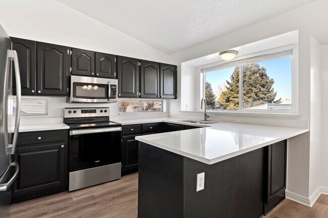 Foto del edificio - Amazing Single Family Home for Rent in Roy