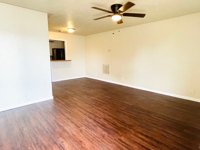 Foto del edificio - 5905 Hugo Dr