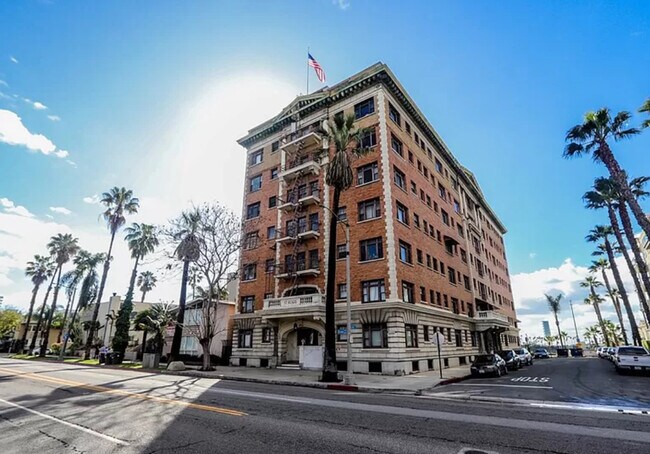 Foto del edificio - 1030 E Ocean Blvd