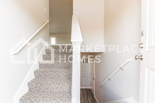 Building Photo - 717 Charles Cir