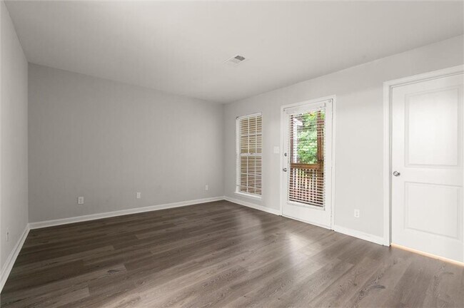 Foto del edificio - 5058 Jonesboro Rd