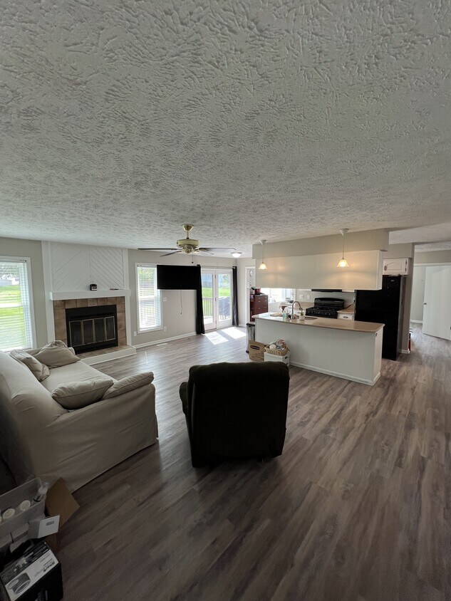 Foto principal - 15867 Wood Rd