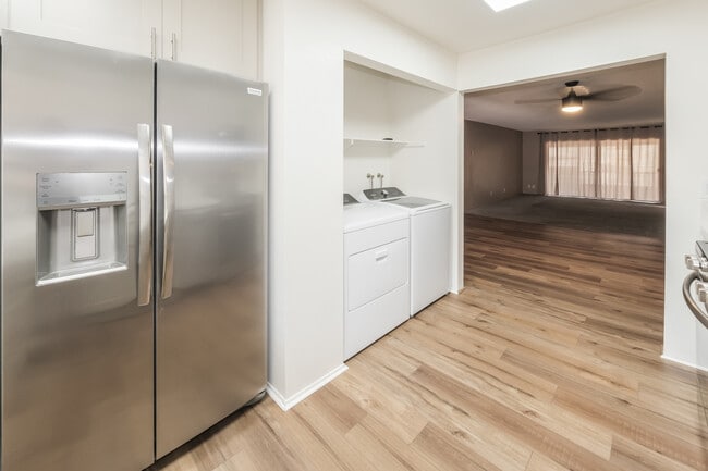 Building Photo - 2522 Clairemont Dr