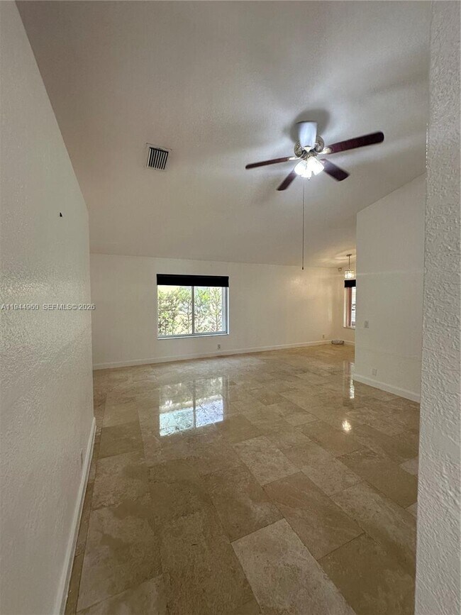 Foto del edificio - 4279 Greenbriar Ln