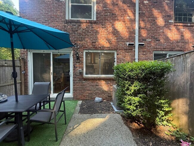 Foto del edificio - 91 Yorktown Dr