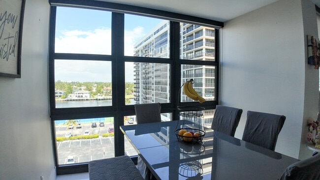 Building Photo - 2049 S Ocean Dr