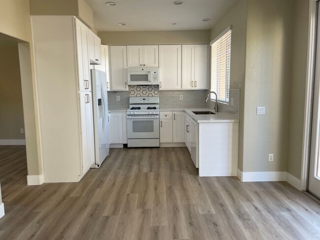 Building Photo - Del Mar Single Family Home- Just in Time for Summer!