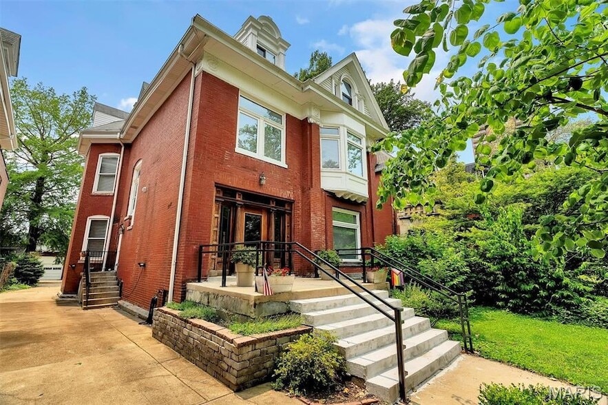 Primary Photo - 4414 W Pine Blvd
