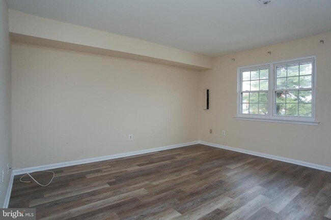 Building Photo - 1006 N York Rd