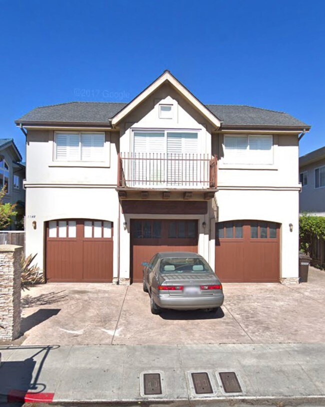 Building Photo - 1148 E Cliff Dr