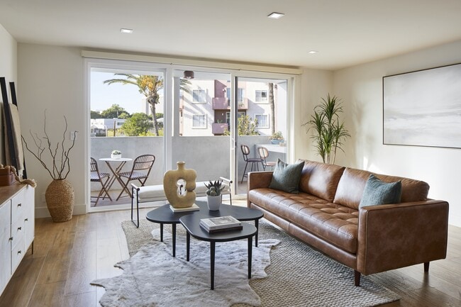 Building Photo - Desora