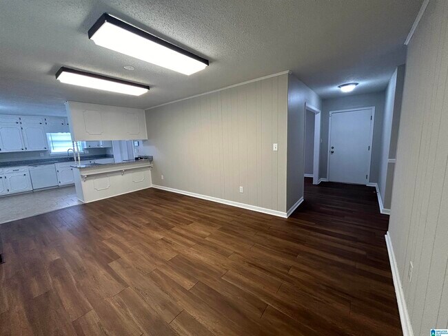 Foto del edificio - 7411 Helms Cir
