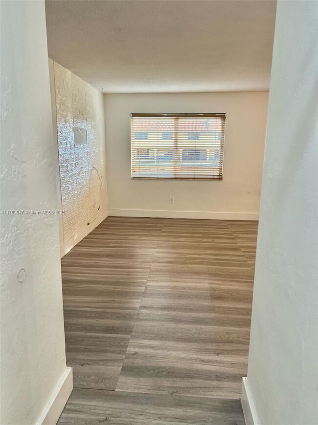 Building Photo - 1300 W 53rd St