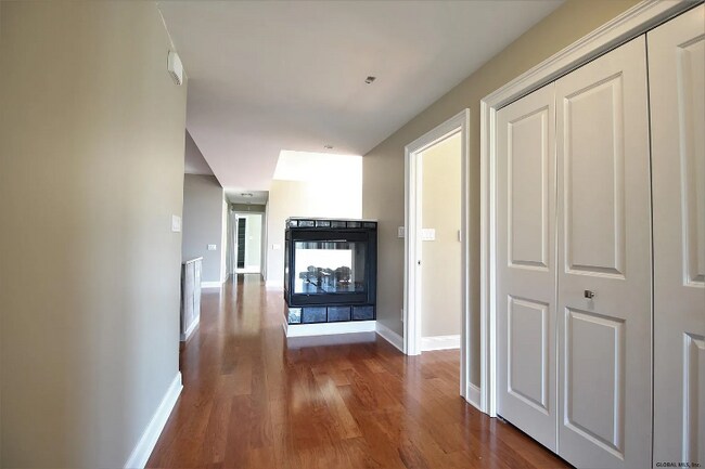 Foto del edificio - 713 Lois Ln